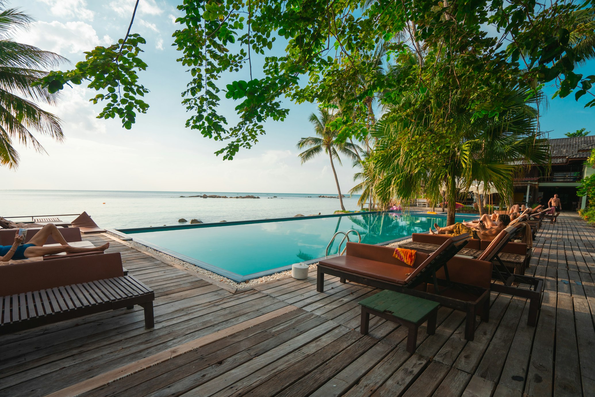 Infinity Pool Lounge